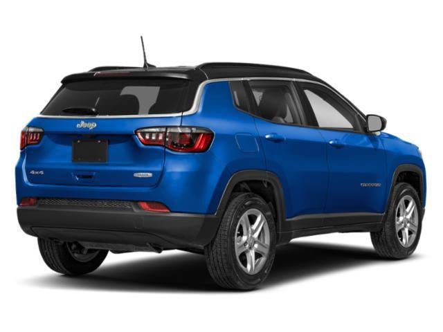 Used 2023 Jeep Compass Latitude w/ Convenience Group AWD/4WD image 3