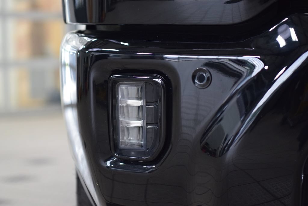 Used 2024 Chevrolet Silverado 2500 High Country w/ Technology Package AWD/4WD image 14
