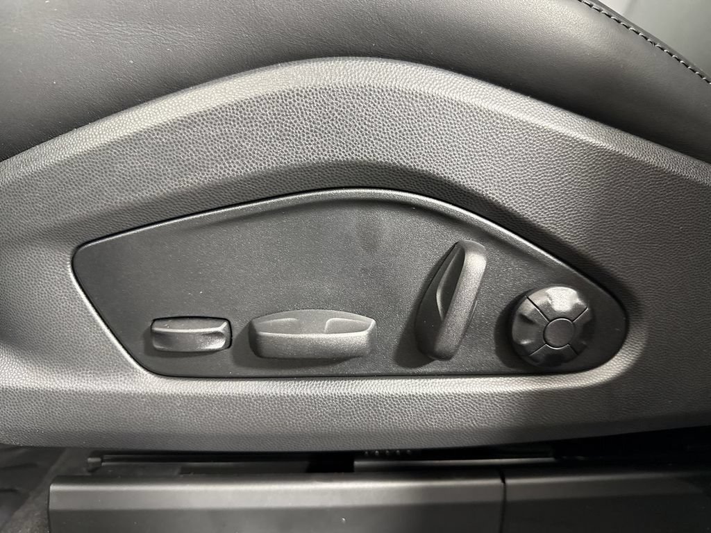 New 2025 Porsche Macan 4 Electric AWD/4WD image 41