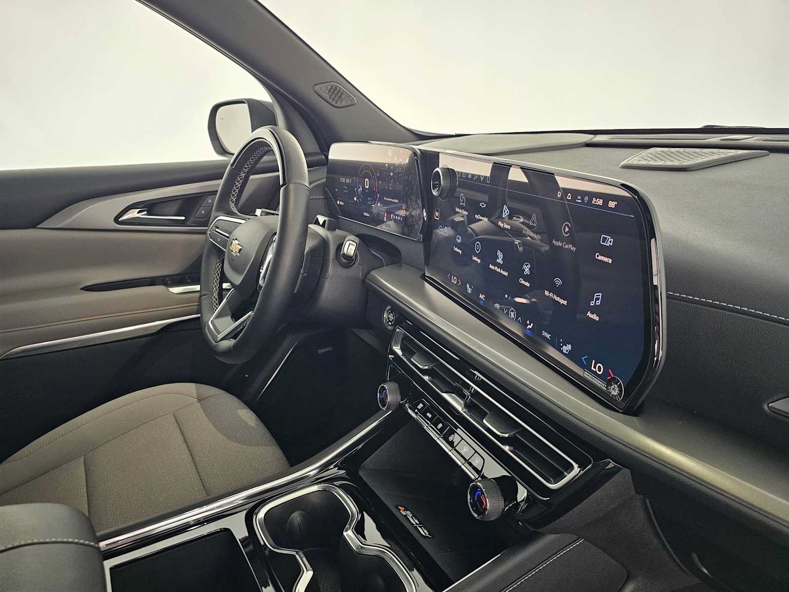 Used 2026 Chevrolet Traverse LT w/ Enhanced Driving Package FWD image 11