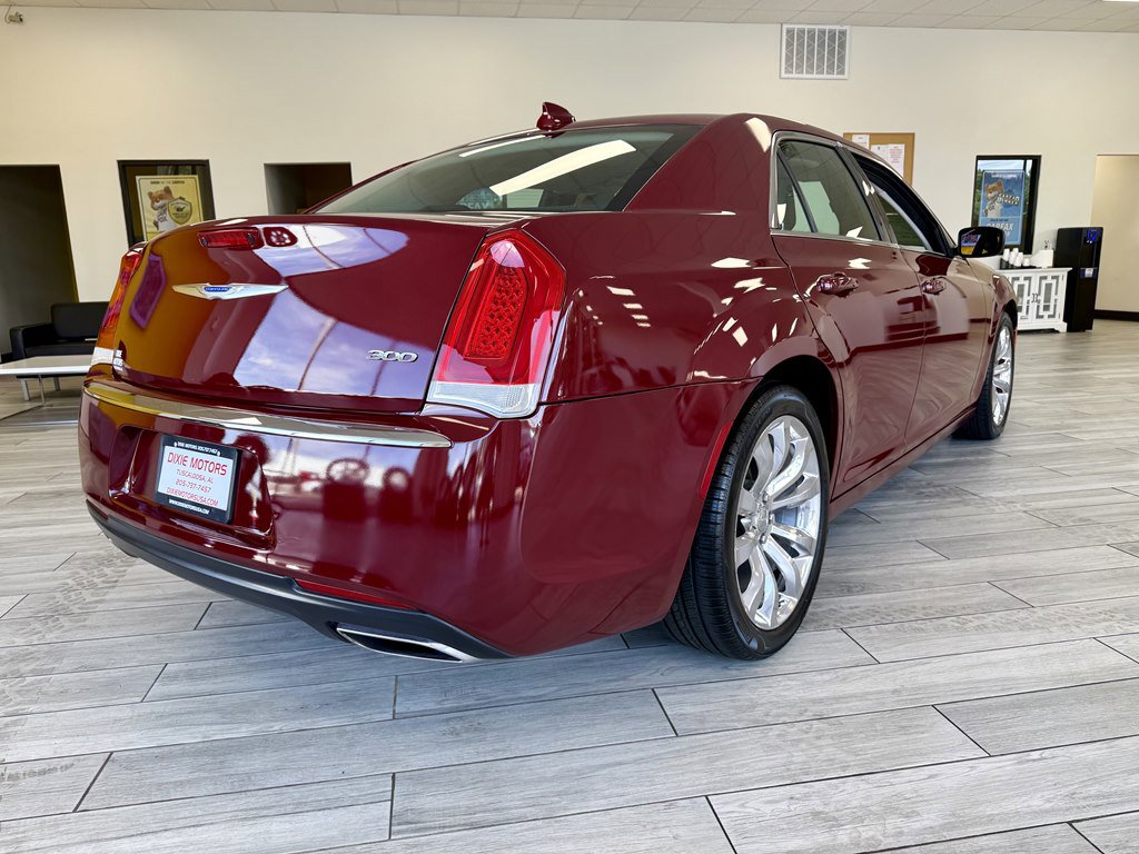 Used 2018 Chrysler 300 Touring L RWD image 6