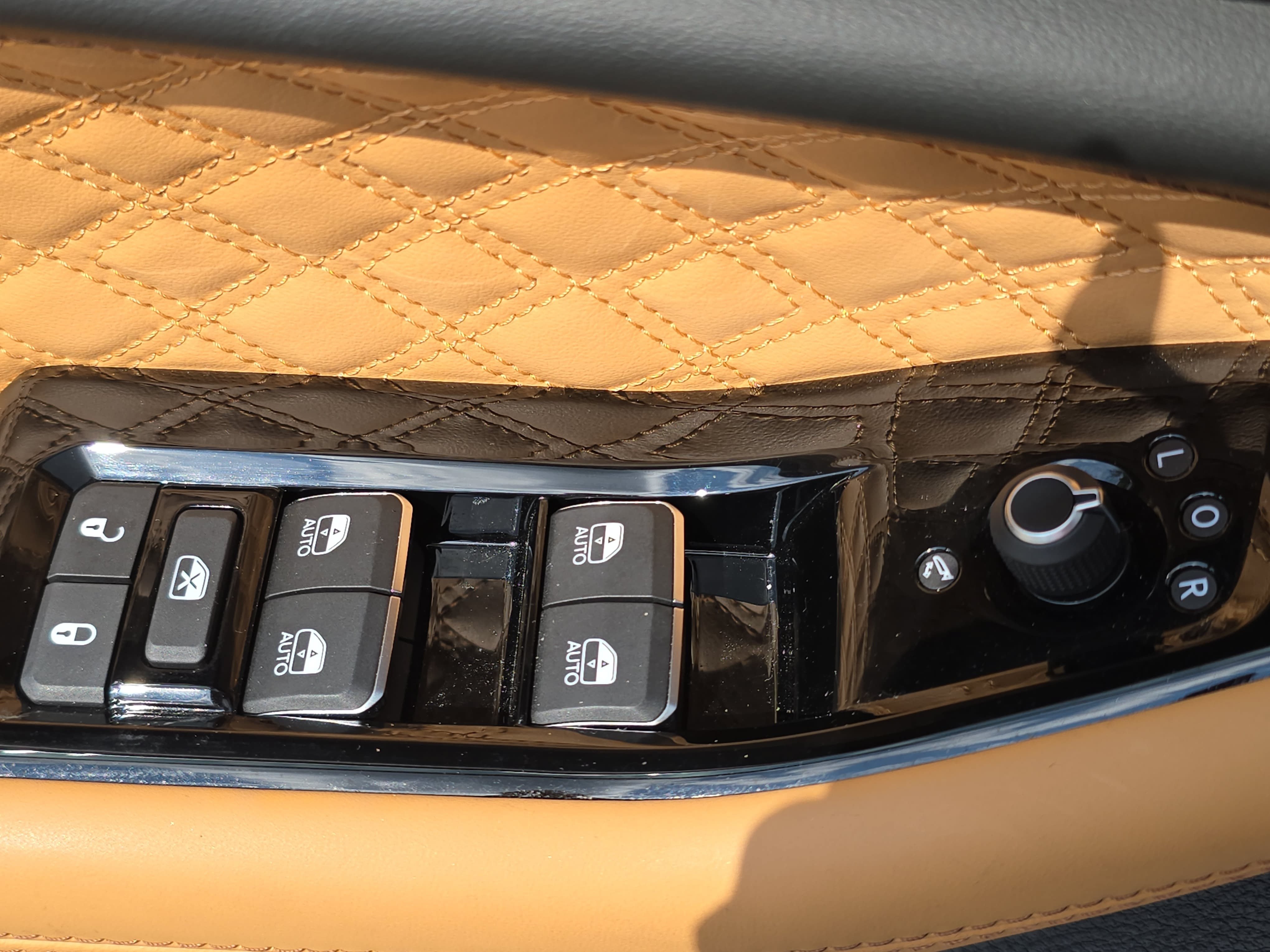 Used 2024 Jeep Grand Cherokee Summit AWD/4WD image 28