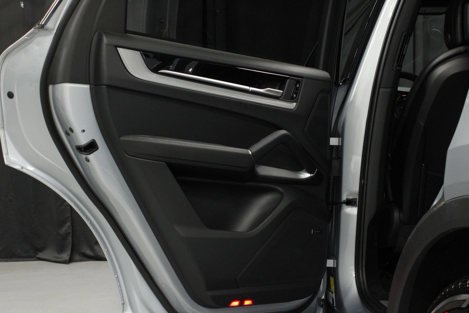 Certified 2025 Porsche Cayenne AWD/4WD image 13