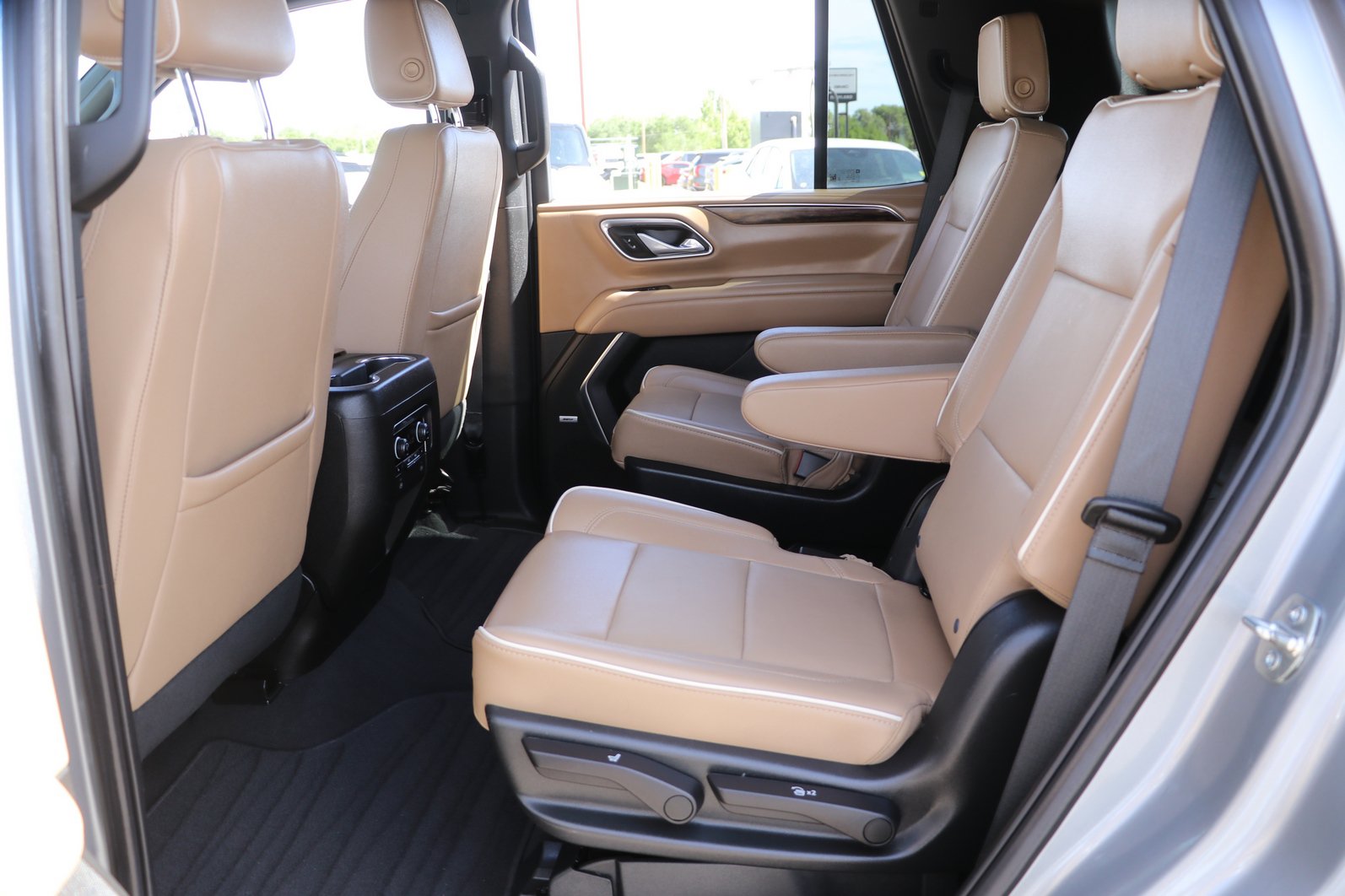 Used 2023 Chevrolet Tahoe Premier w/ Premium Package 2 AWD/4WD image 28