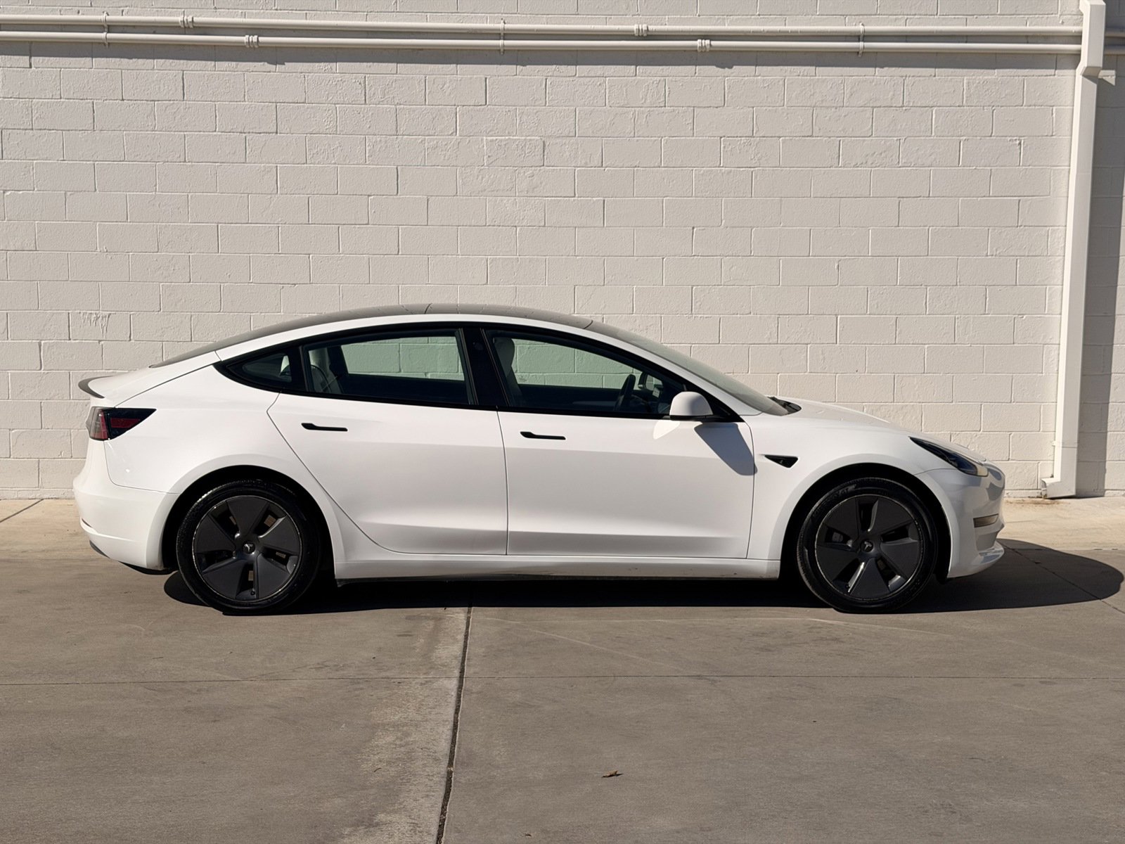 Used 2023 Tesla Model 3 Standard Range image 5