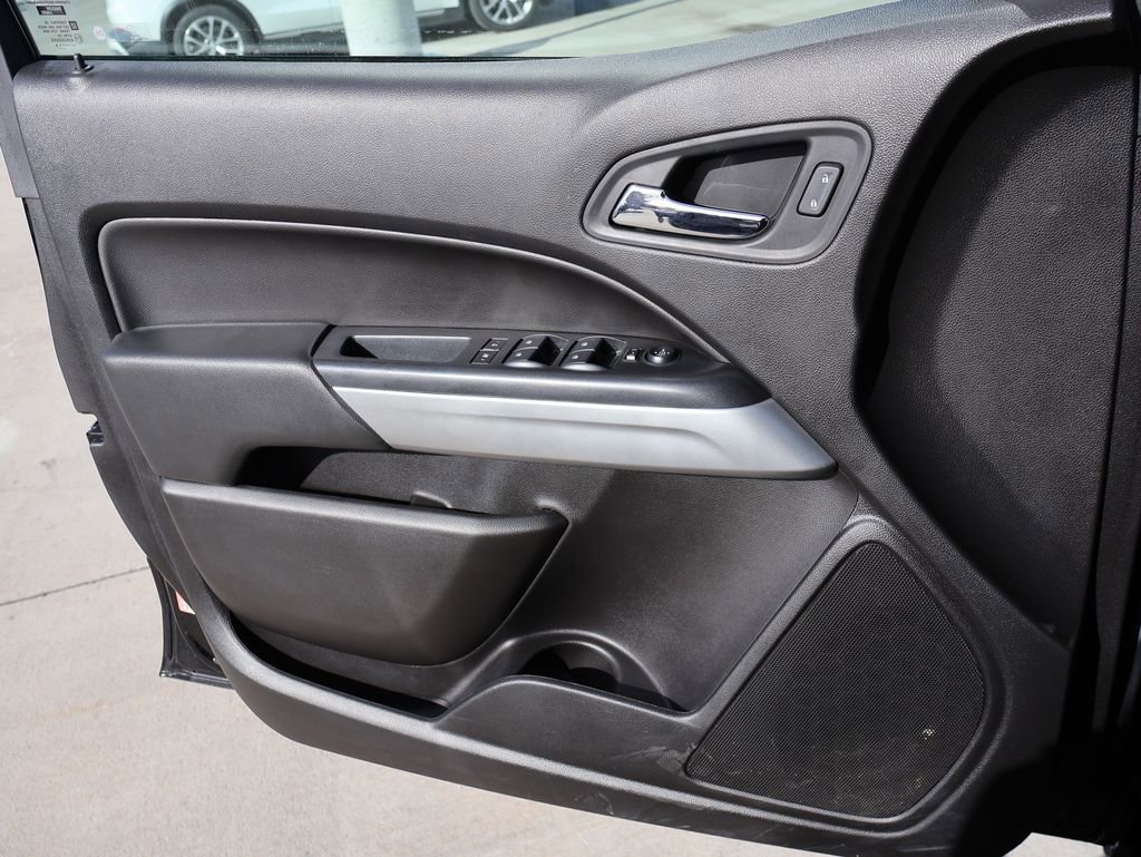 Used 2019 Chevrolet Colorado ZR2 w/ ZR2 Midnight Special Edition image 37