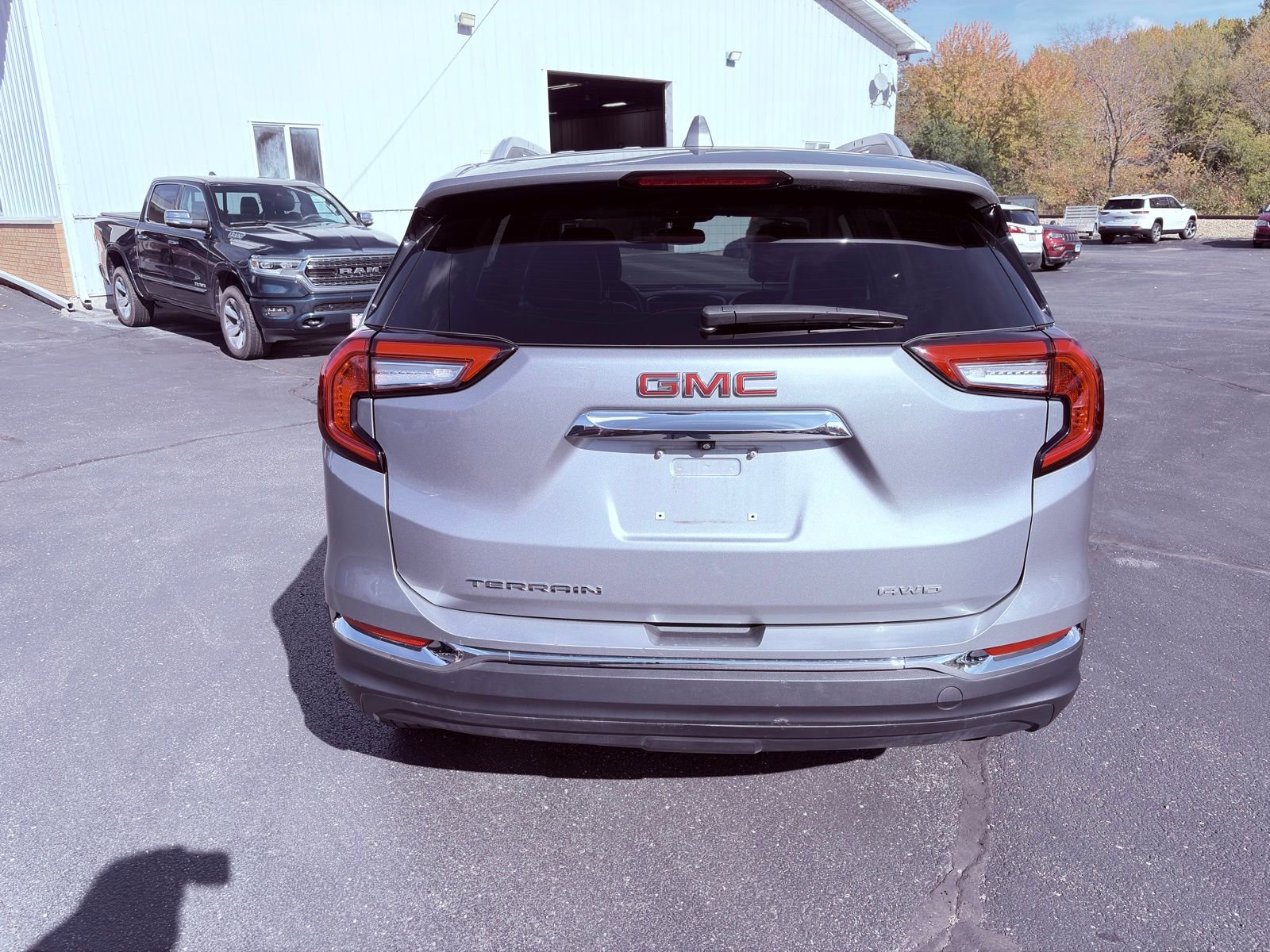 Used 2024 GMC Terrain SLT image 9