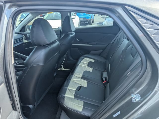 Used 2025 Hyundai Elantra Limited FWD image 9