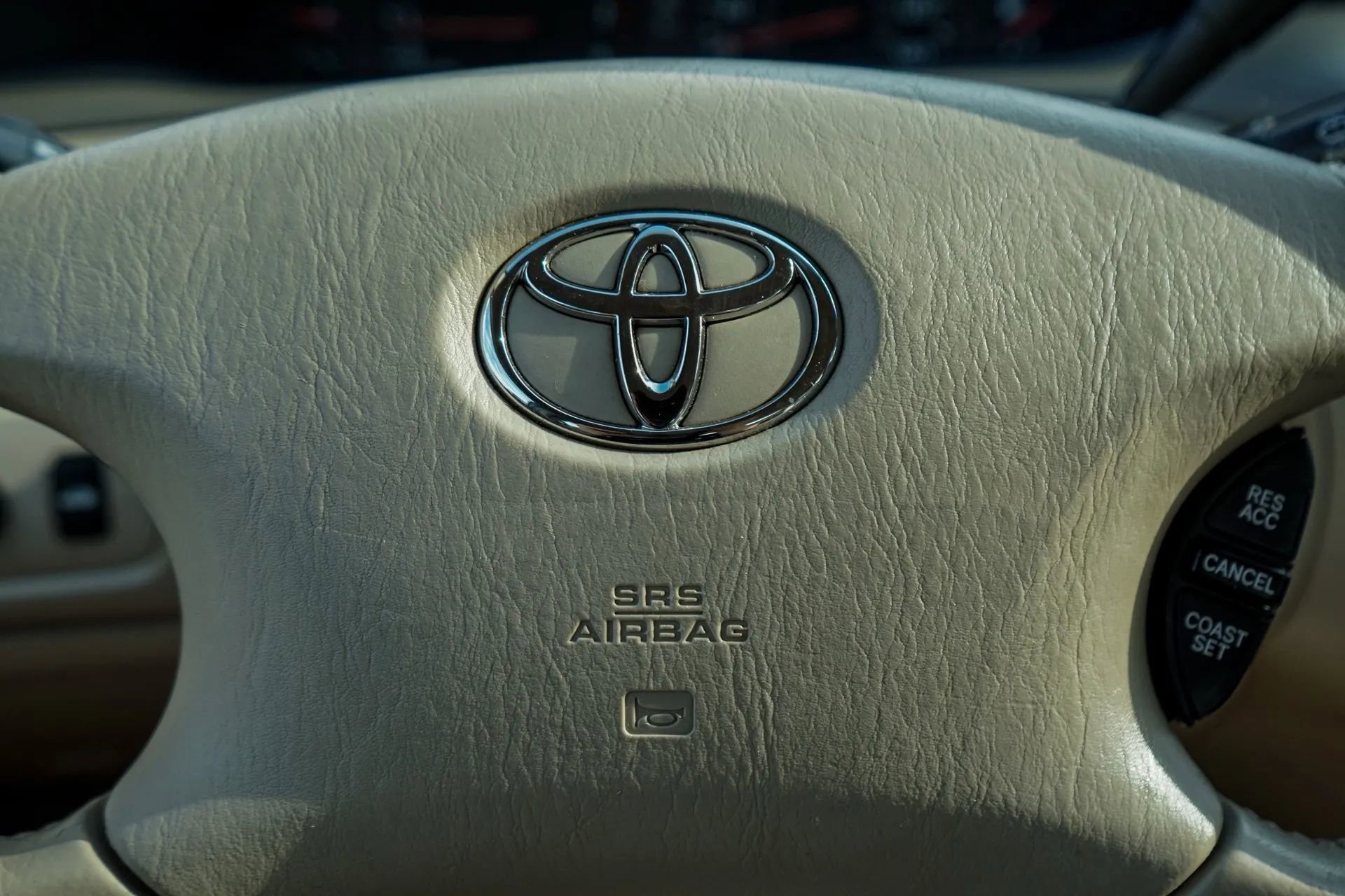 Used 2004 Toyota Avalon XLS image 25