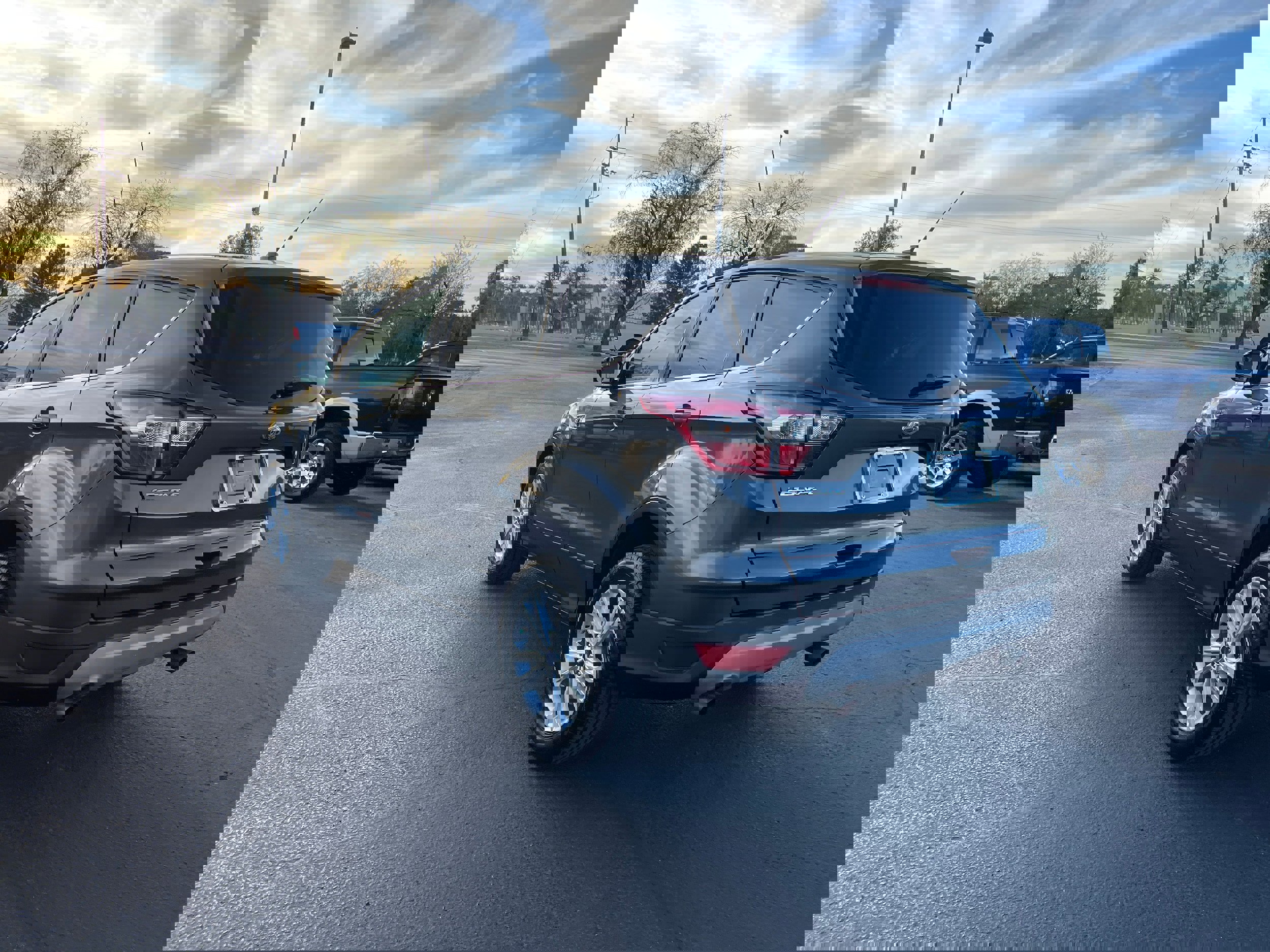 Used 2017 Ford Escape SE image 3