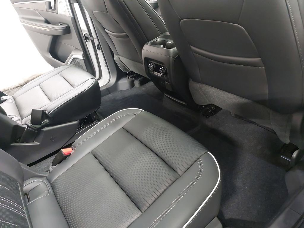 Used 2025 Buick Enclave Avenir w/ Super Cruise Package image 11