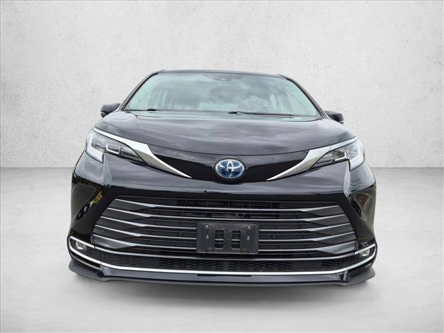 Used 2022 Toyota Sienna Limited AWD/4WD image 2