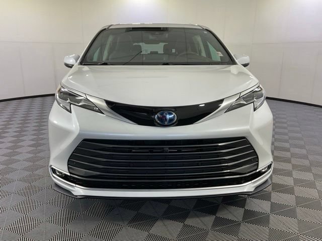 Used 2023 Toyota Sienna Platinum AWD/4WD video 2