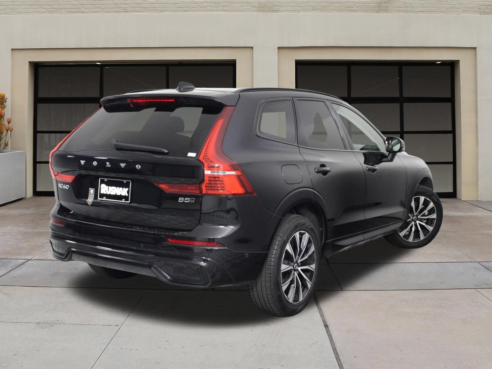 Certified 2025 Volvo XC60 B5 Plus AWD/4WD image 4