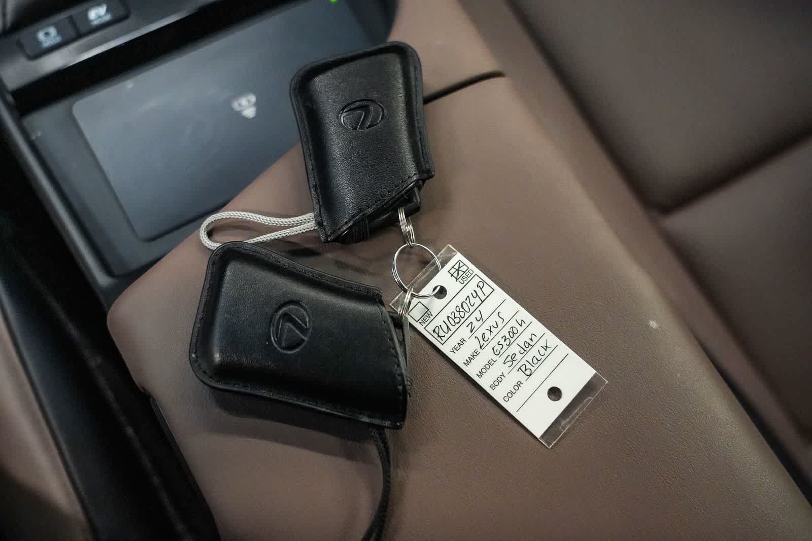 Used 2024 Lexus ES 300h w/ Premium Package FWD image 20