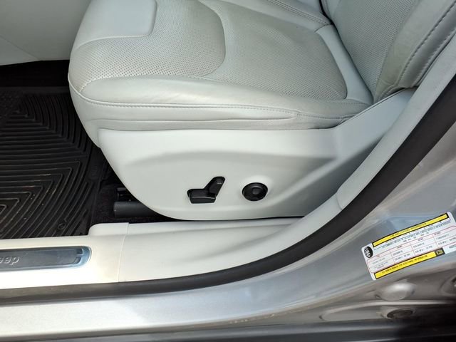 Used 2019 Jeep Cherokee Limited image 22