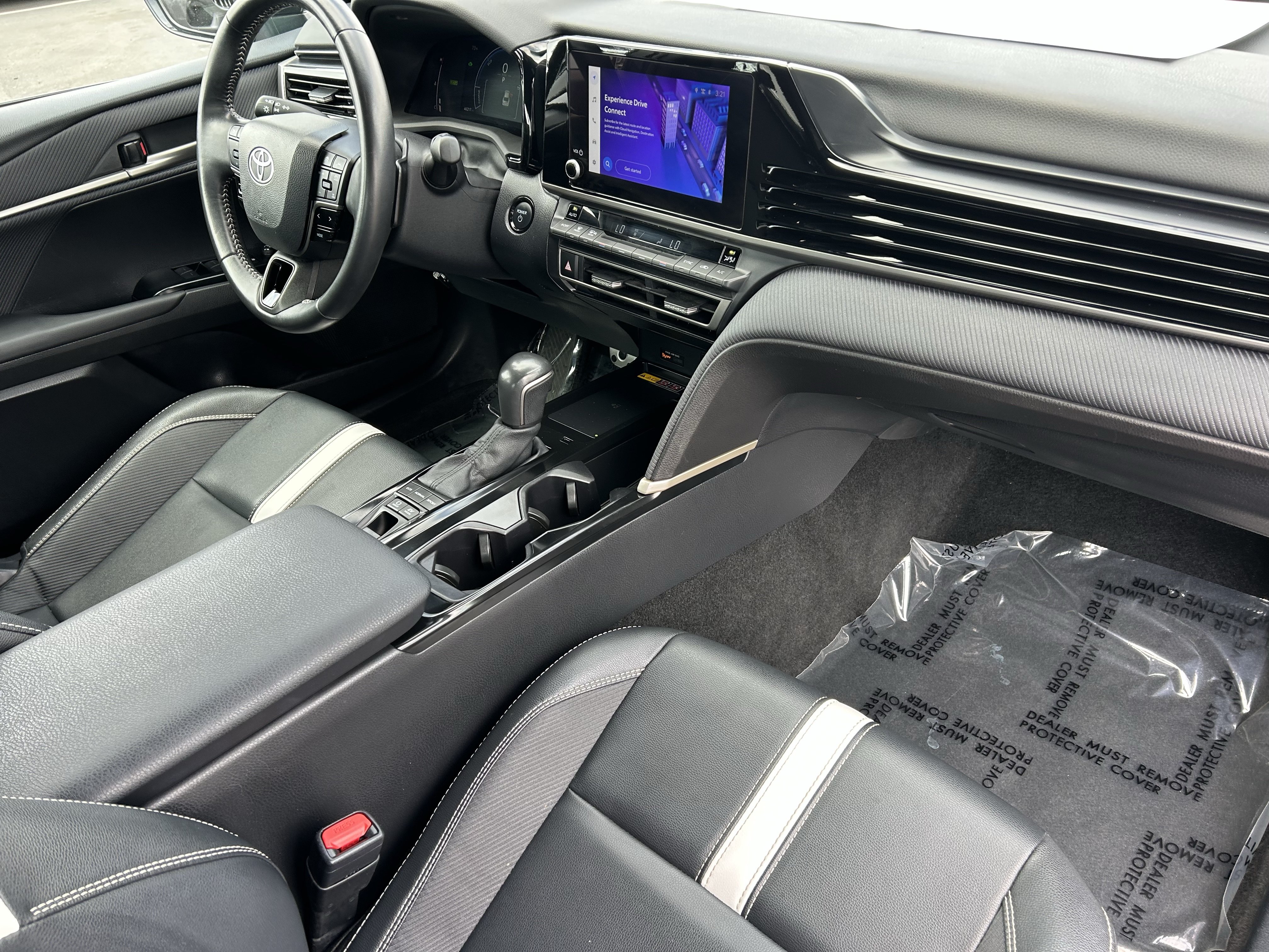 Used 2025 Toyota Camry SE FWD image 8