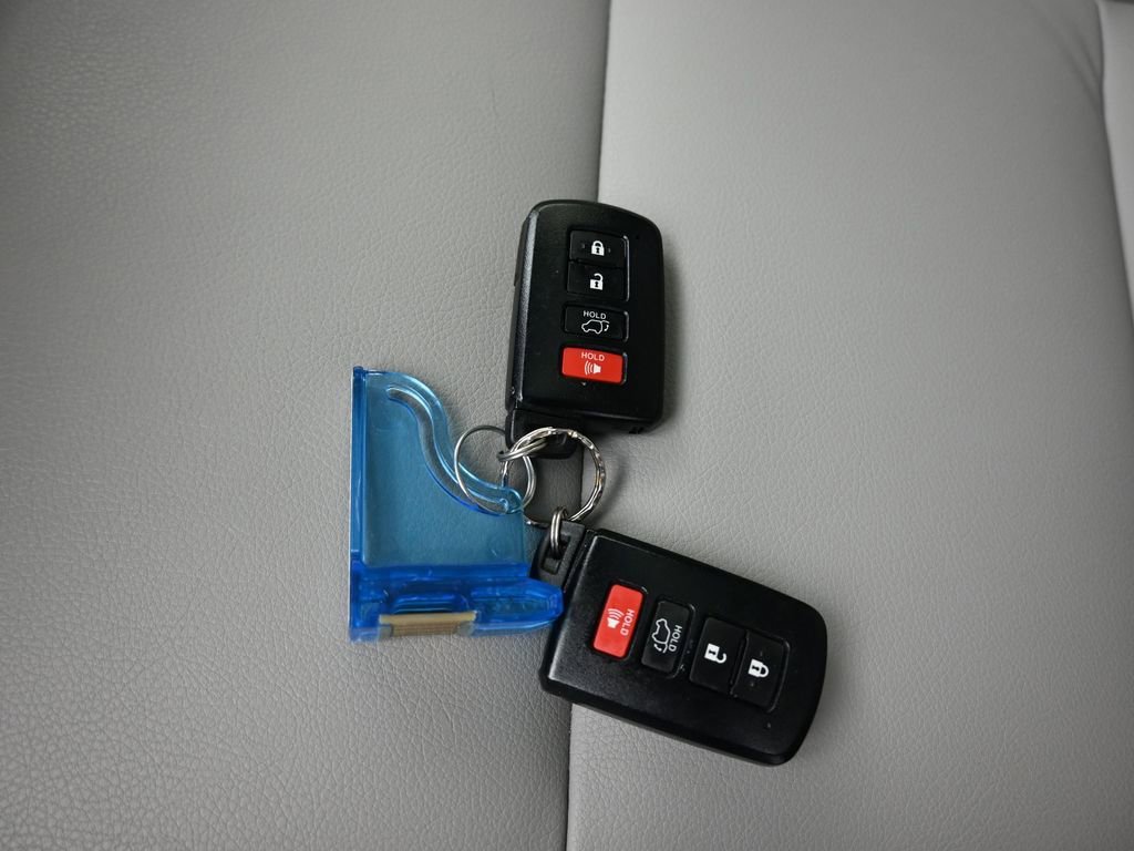 Used 2018 Toyota RAV4 Limited image 54