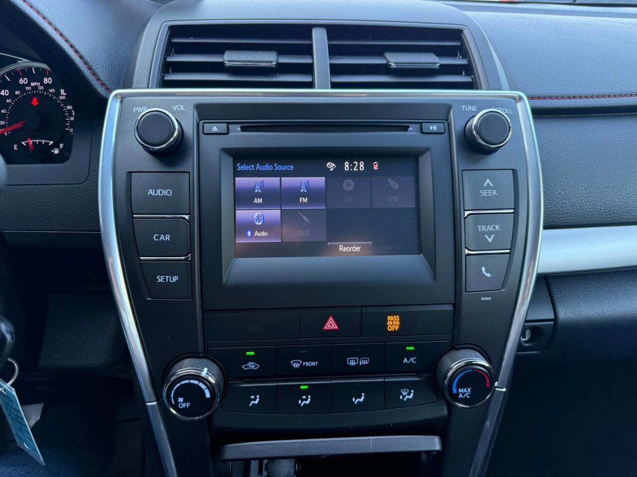 Used 2016 Toyota Camry SE w/ Moonroof Package image 19