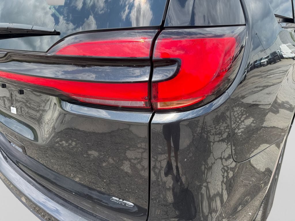 Used 2021 Chrysler Pacifica Touring-L w/ Premium & Safety Sphere Group AWD/4WD image 18