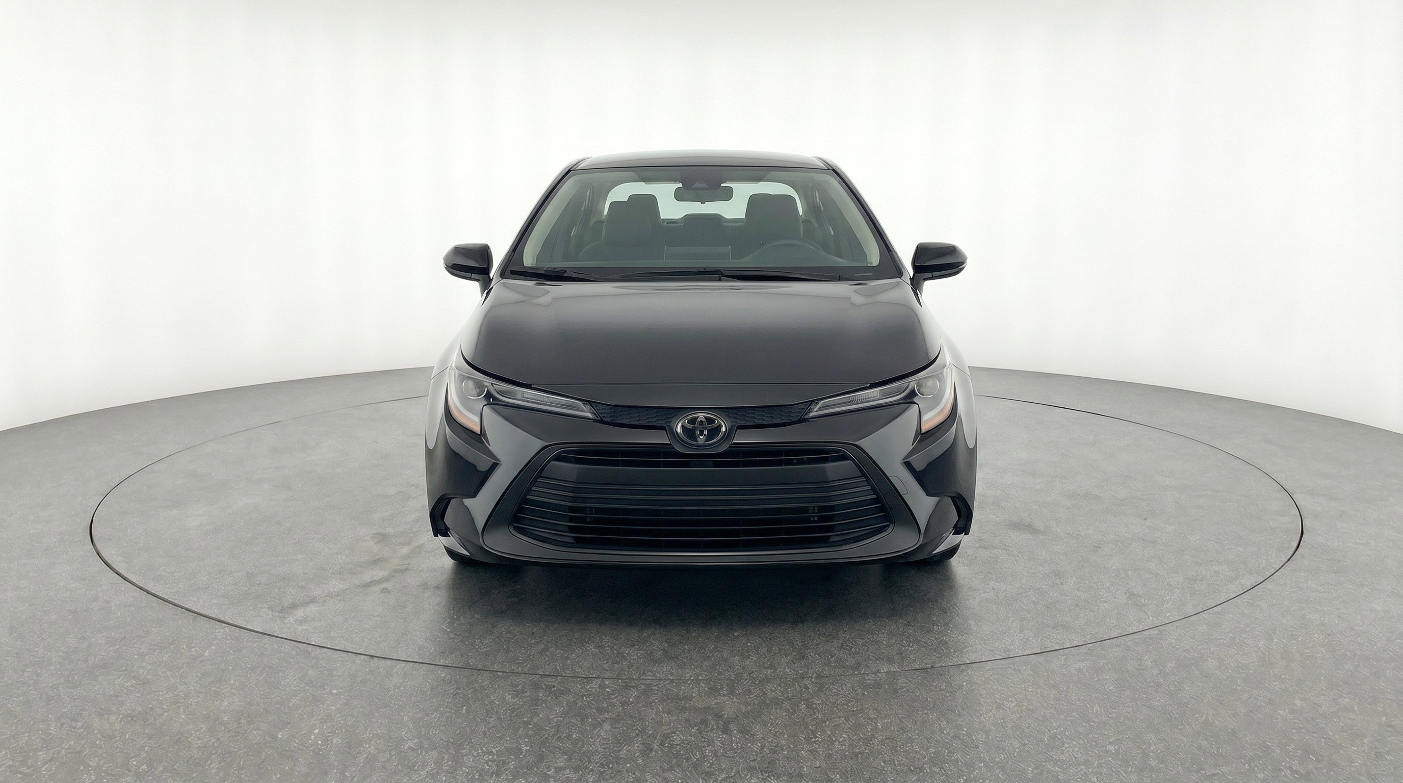 Used 2025 Toyota Corolla LE FWD image 2
