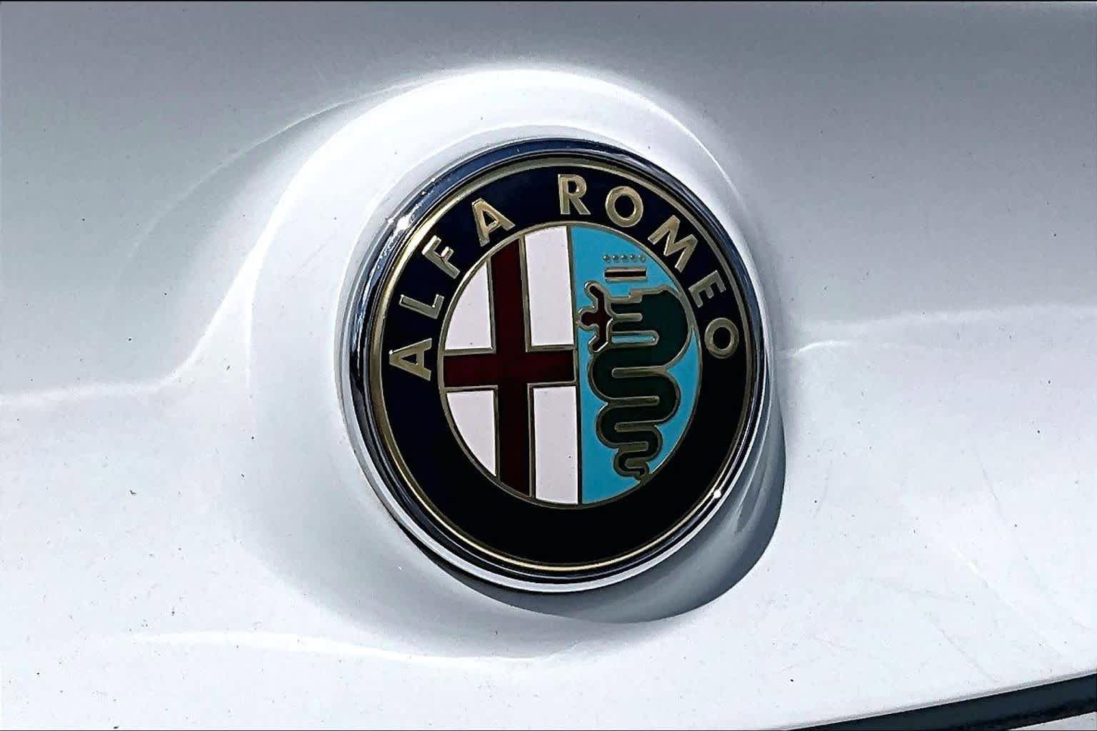 Used 2015 Alfa Romeo 4C Spider w/ Spider Track Package RWD image 10