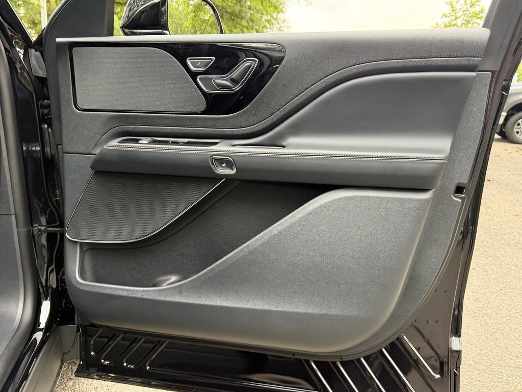 New 2026 Lincoln Aviator AWD image 8