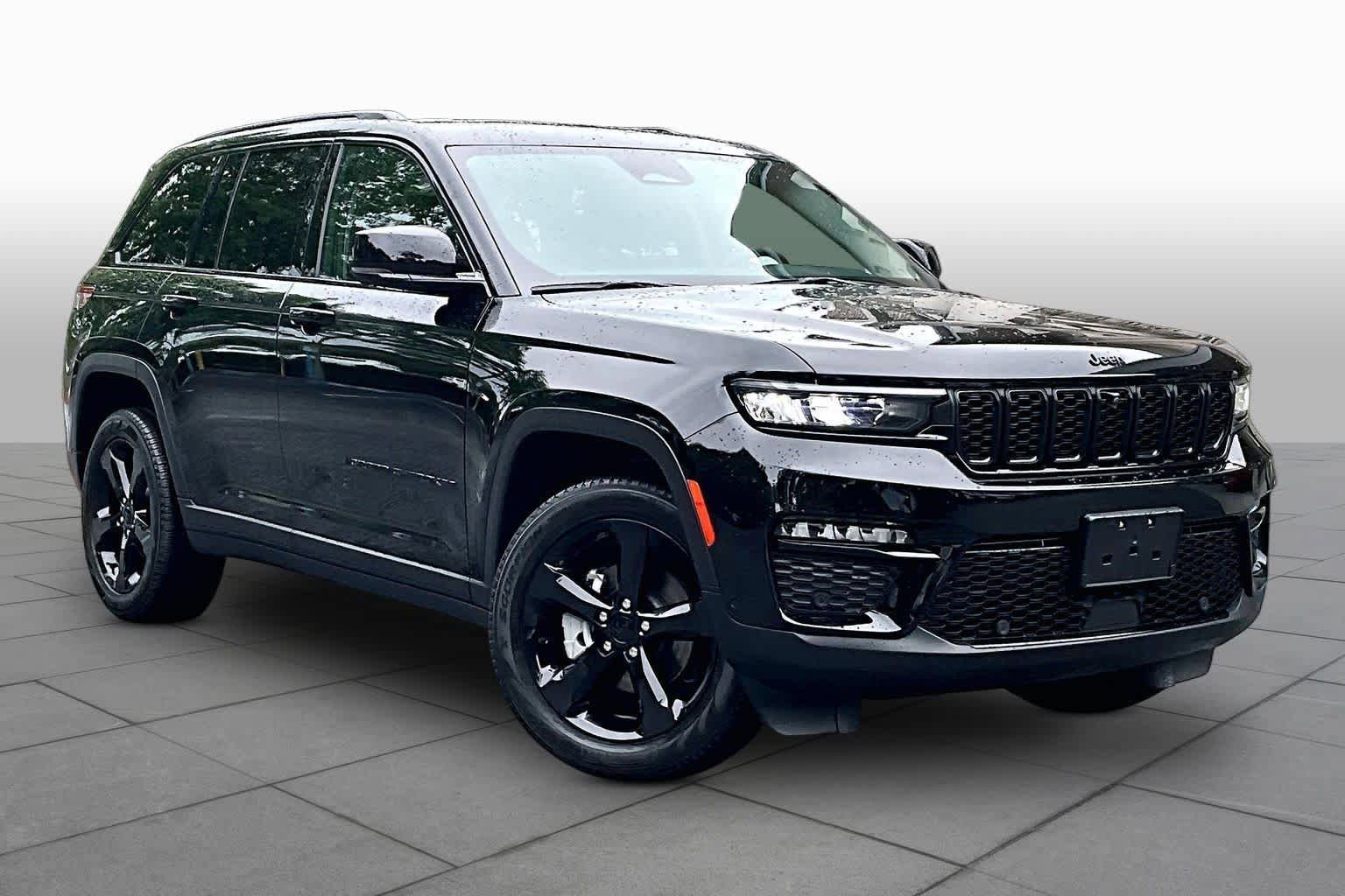 Used 2023 Jeep Grand Cherokee Limited w/ Luxury Tech Group II AWD/4WD image 3