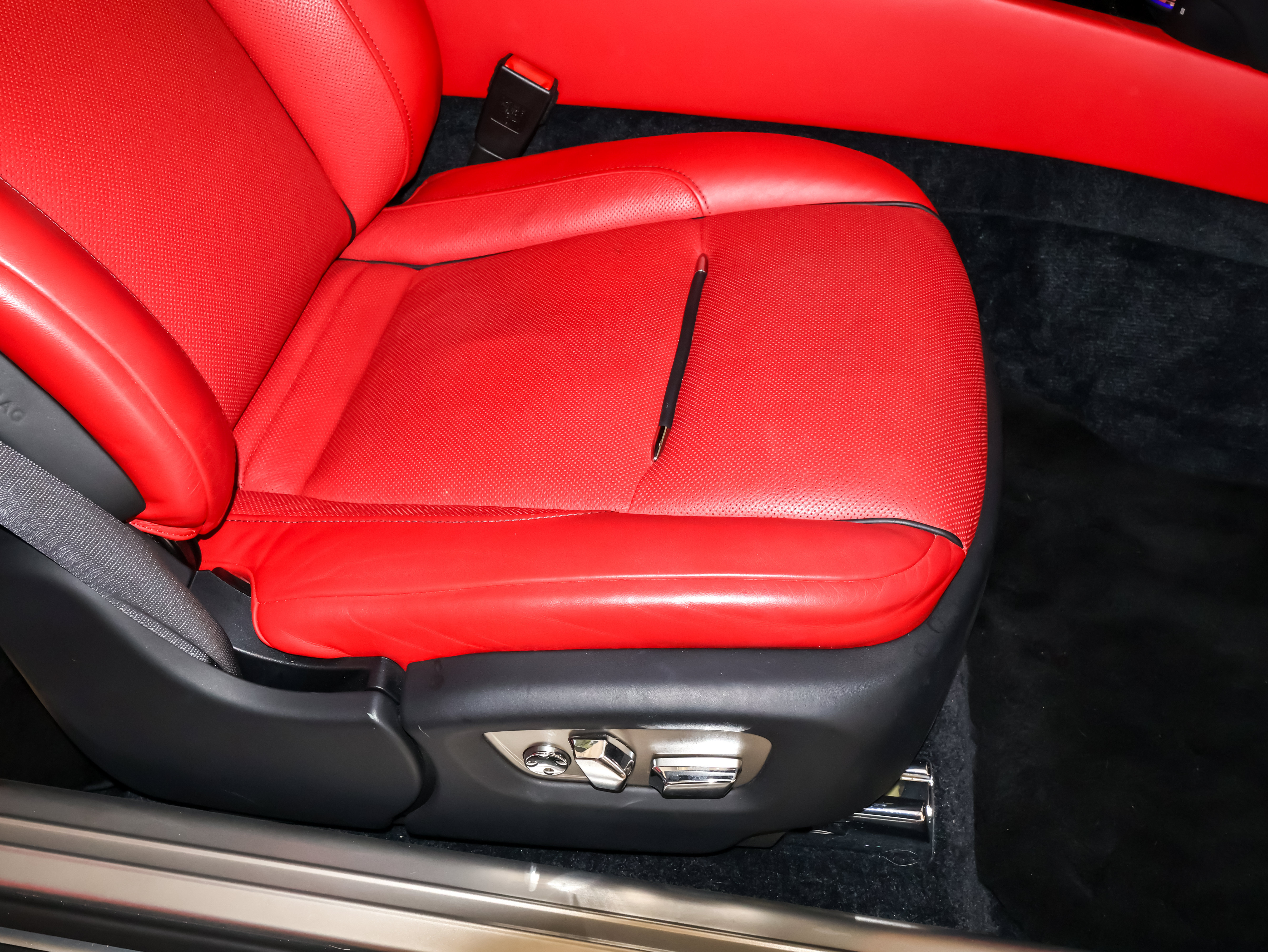 Used 2018 Rolls-Royce Wraith RWD image 51