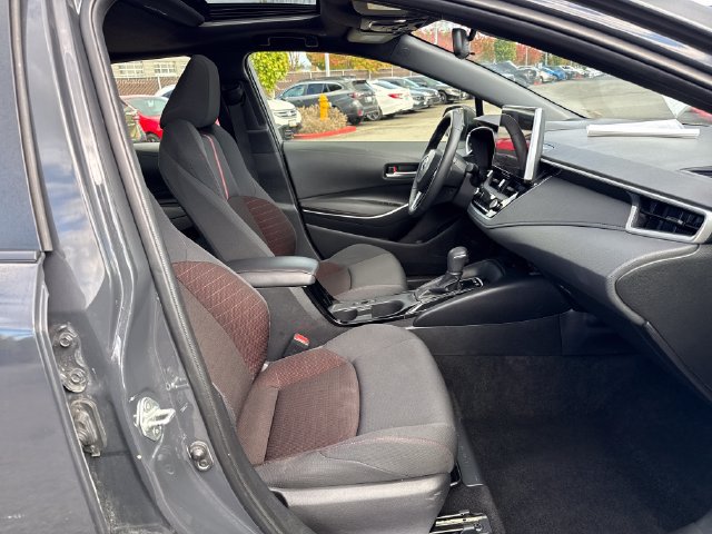 Used 2025 Toyota Corolla SE w/ SE Premium Package FWD image 9