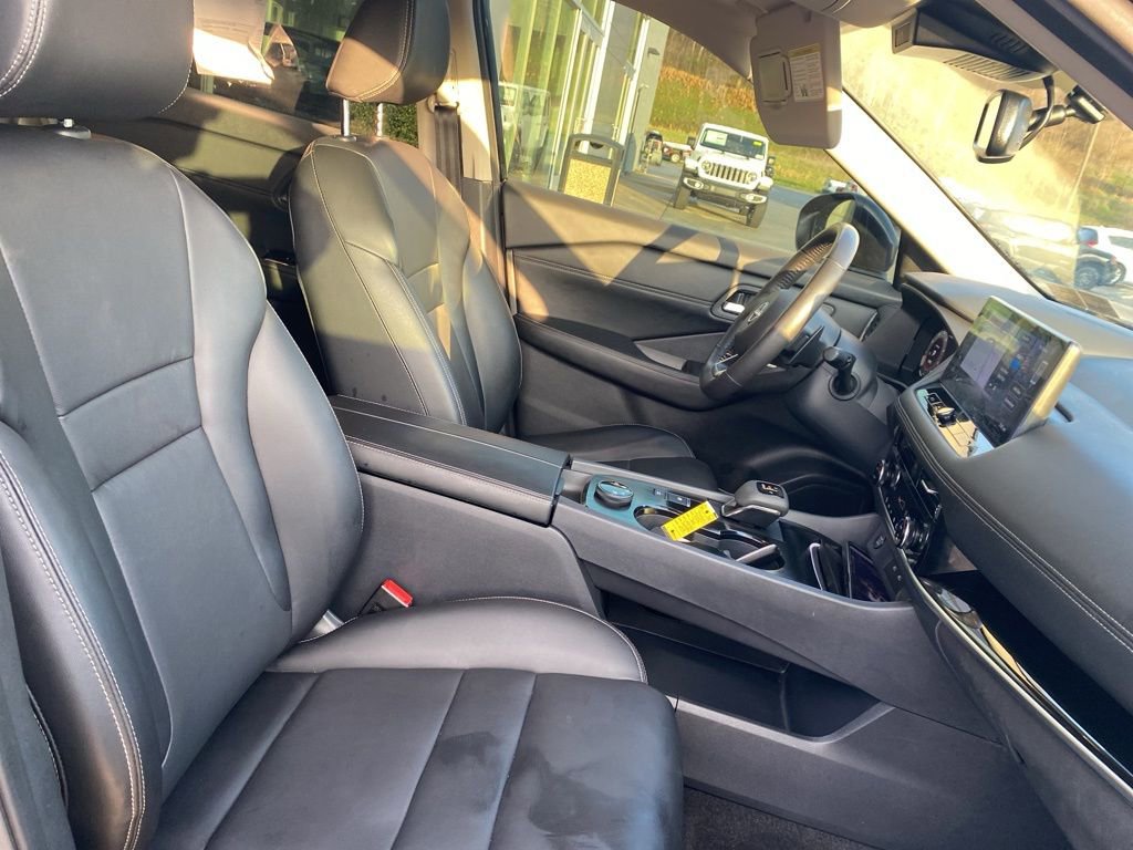 Used 2024 Nissan Rogue SL image 8