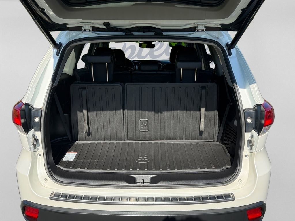 Used 2019 Toyota Highlander XLE AWD/4WD image 29