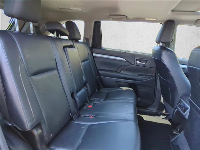 Used 2015 Toyota Highlander XLE FWD image 26