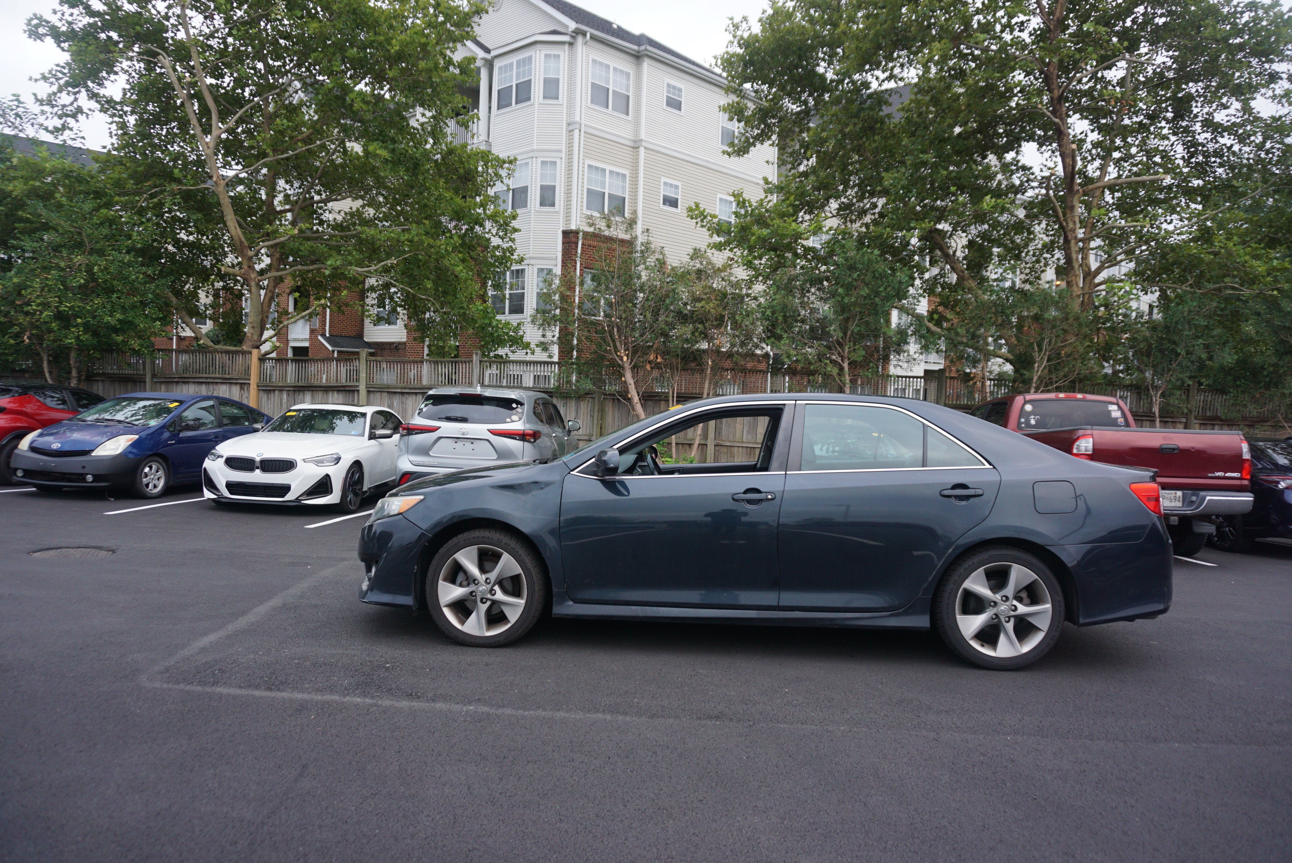 Used 2013 Toyota Camry SE FWD image 5
