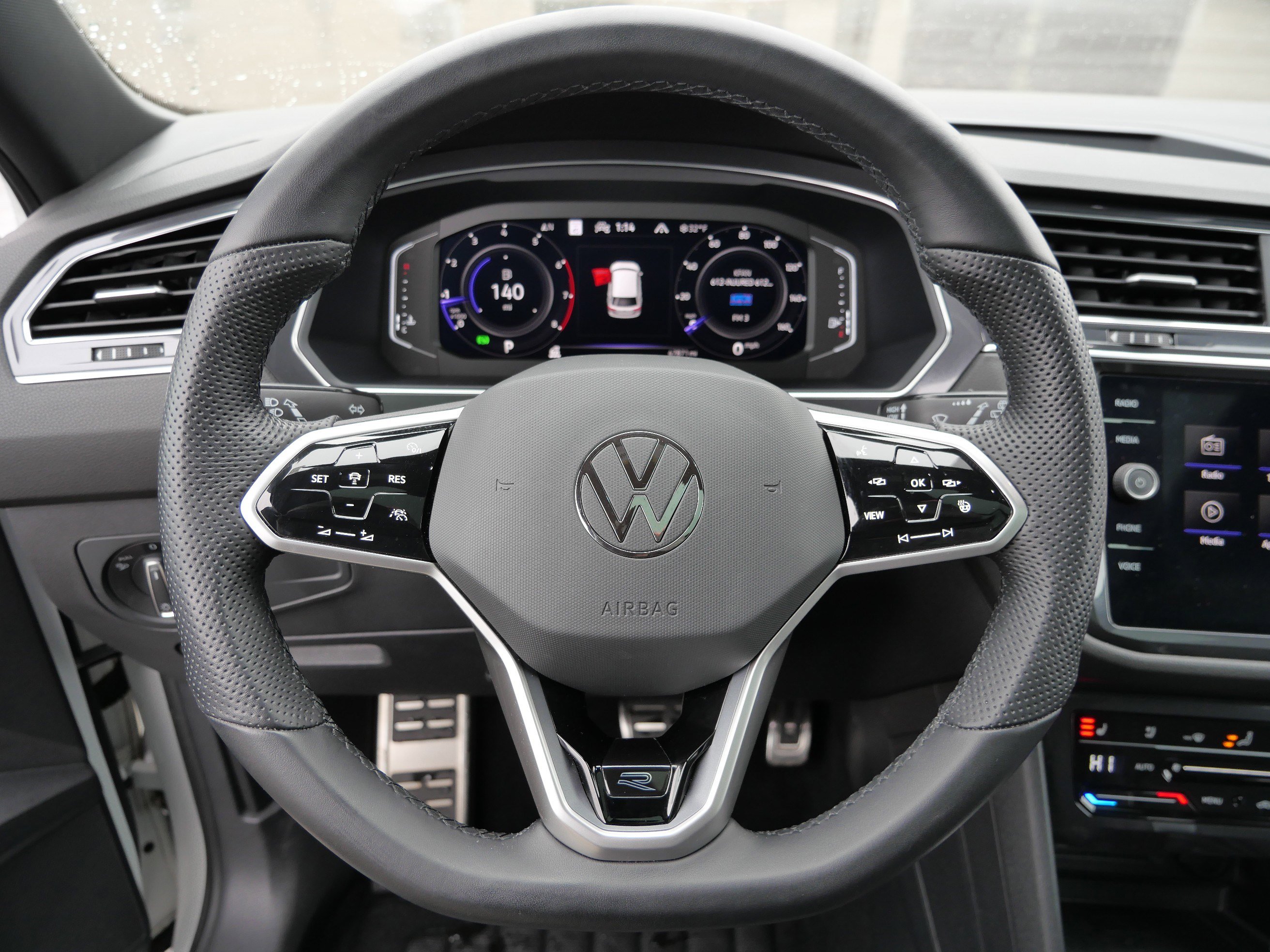 Certified 2022 Volkswagen Tiguan SEL R-Line image 26