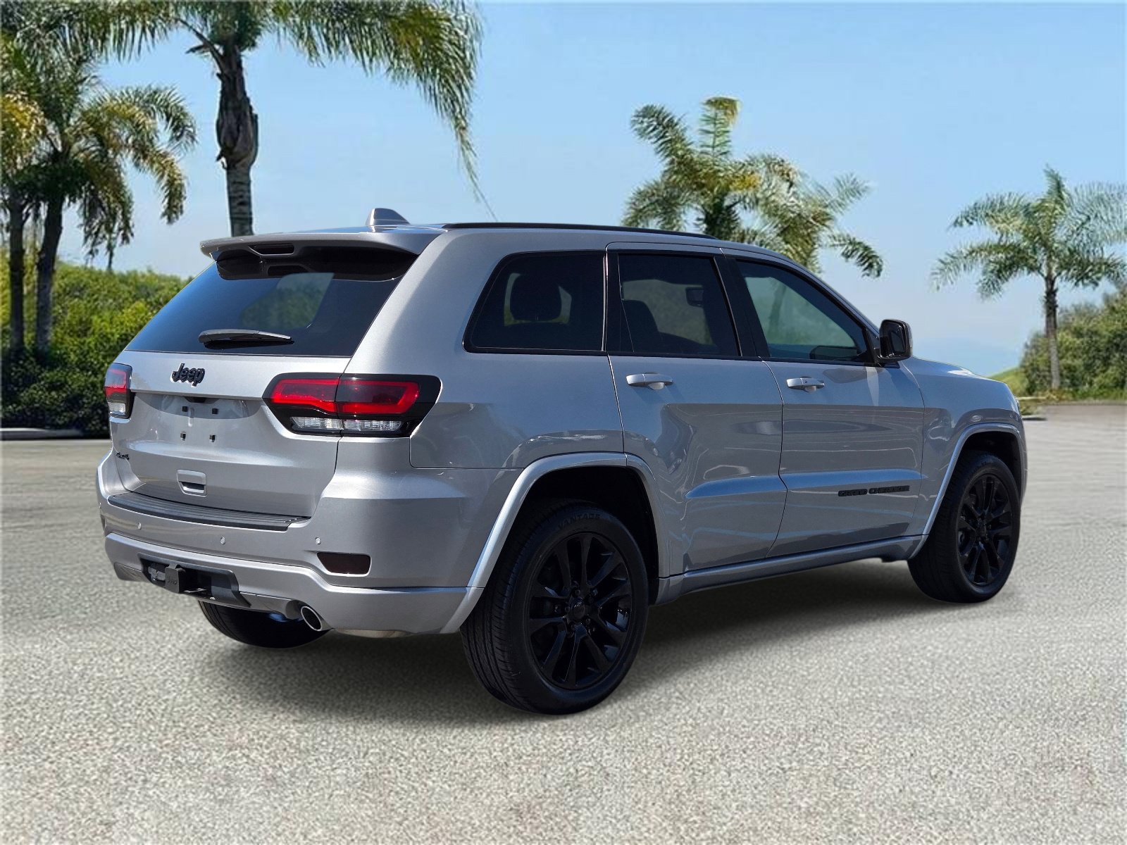 Certified 2021 Jeep Grand Cherokee Laredo X AWD/4WD image 4