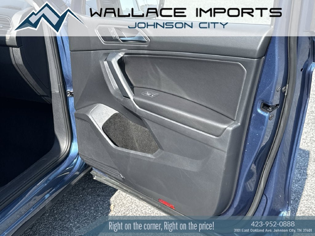 Used 2020 Volkswagen Tiguan SEL FWD image 35
