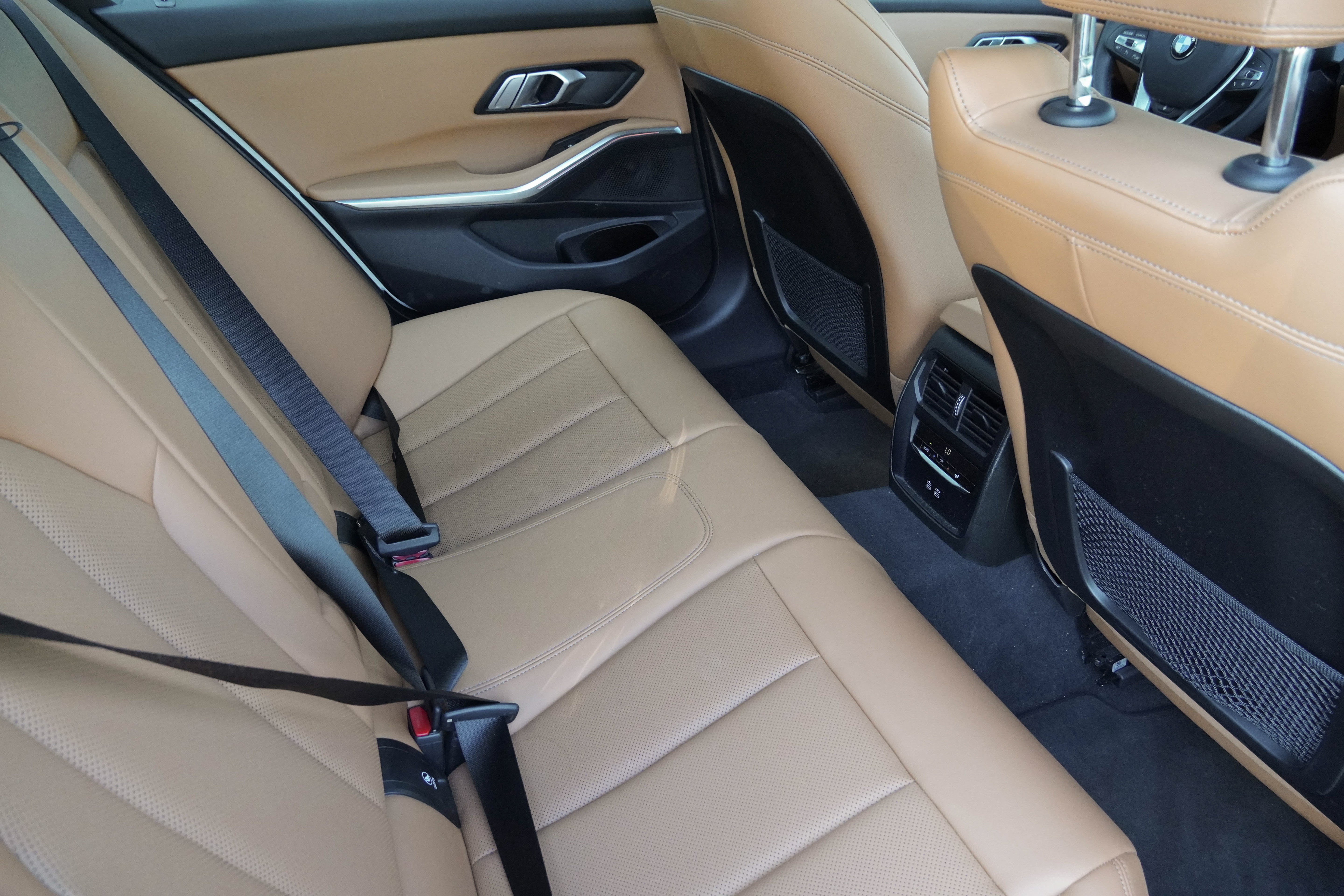Certified 2023 BMW 330i xDrive Sedan w/ Premium Package AWD/4WD image 31