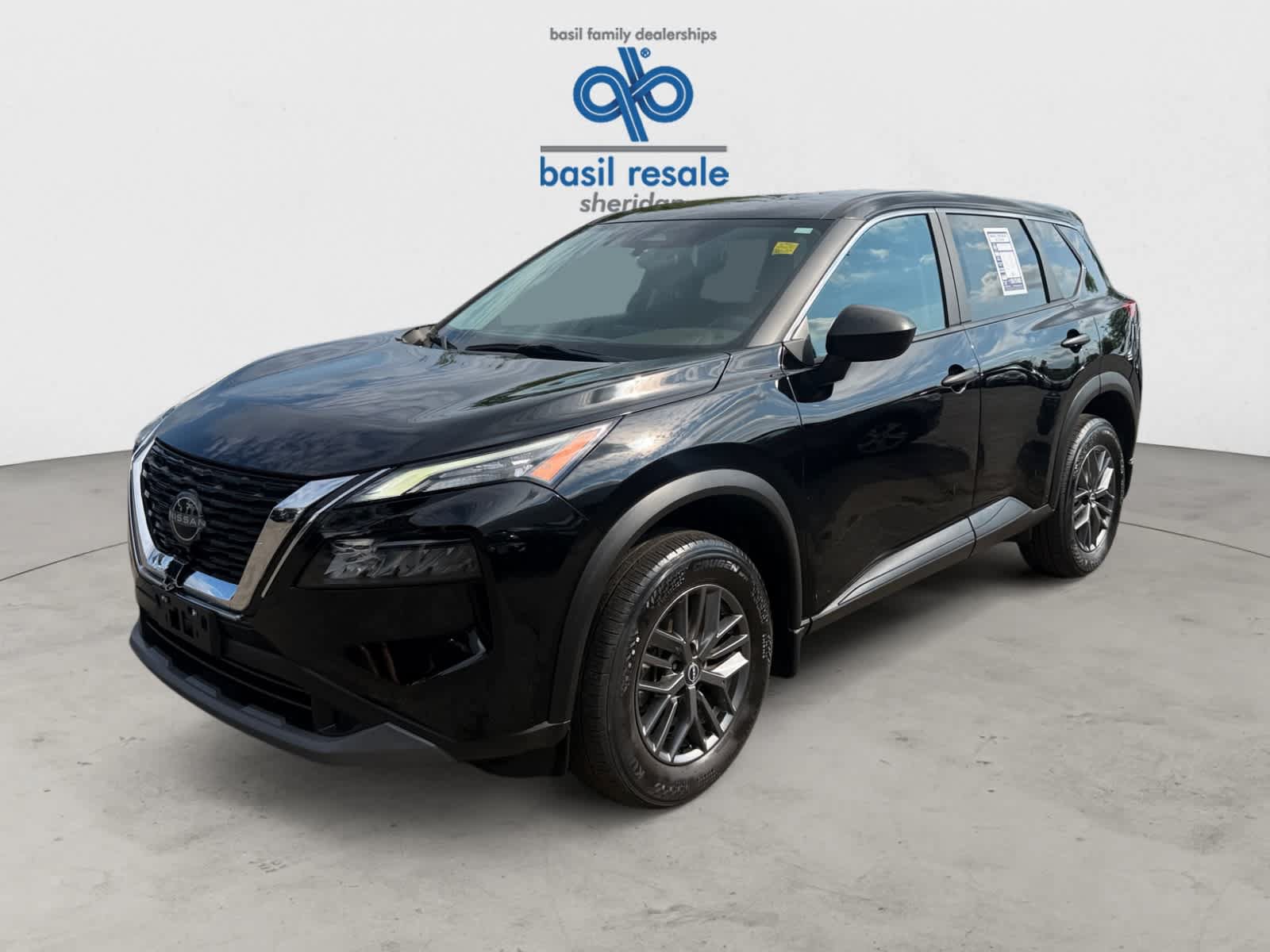 Used 2023 Nissan Rogue S AWD/4WD image 2