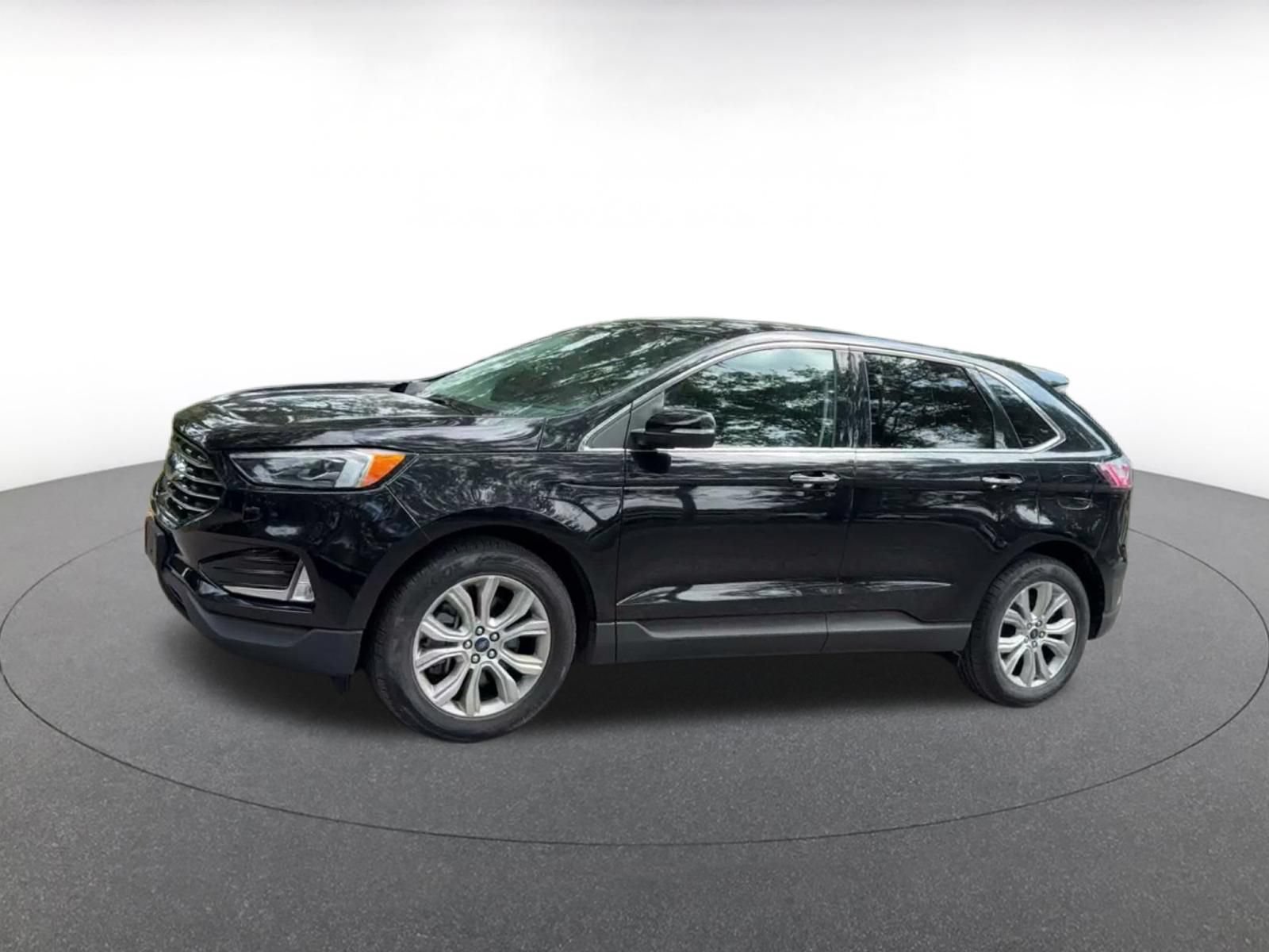 Used 2022 Ford Edge Titanium w/ Equipment Group 301A AWD/4WD image 6