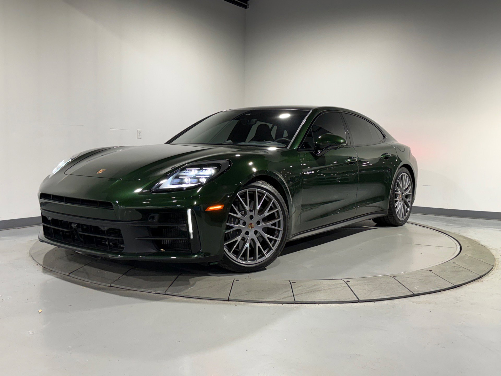 Used 2025 Porsche Panamera 4 image 2
