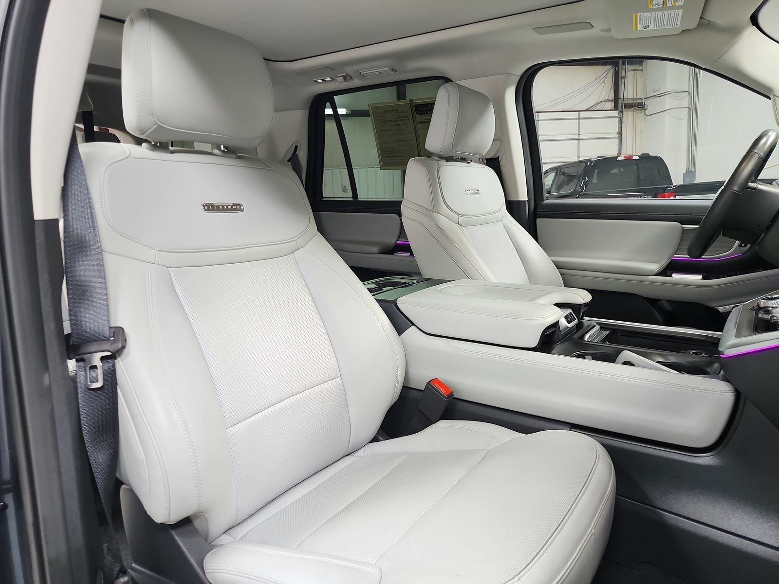 Used 2025 Ford Expedition Platinum w/ Driver's Package AWD/4WD image 49