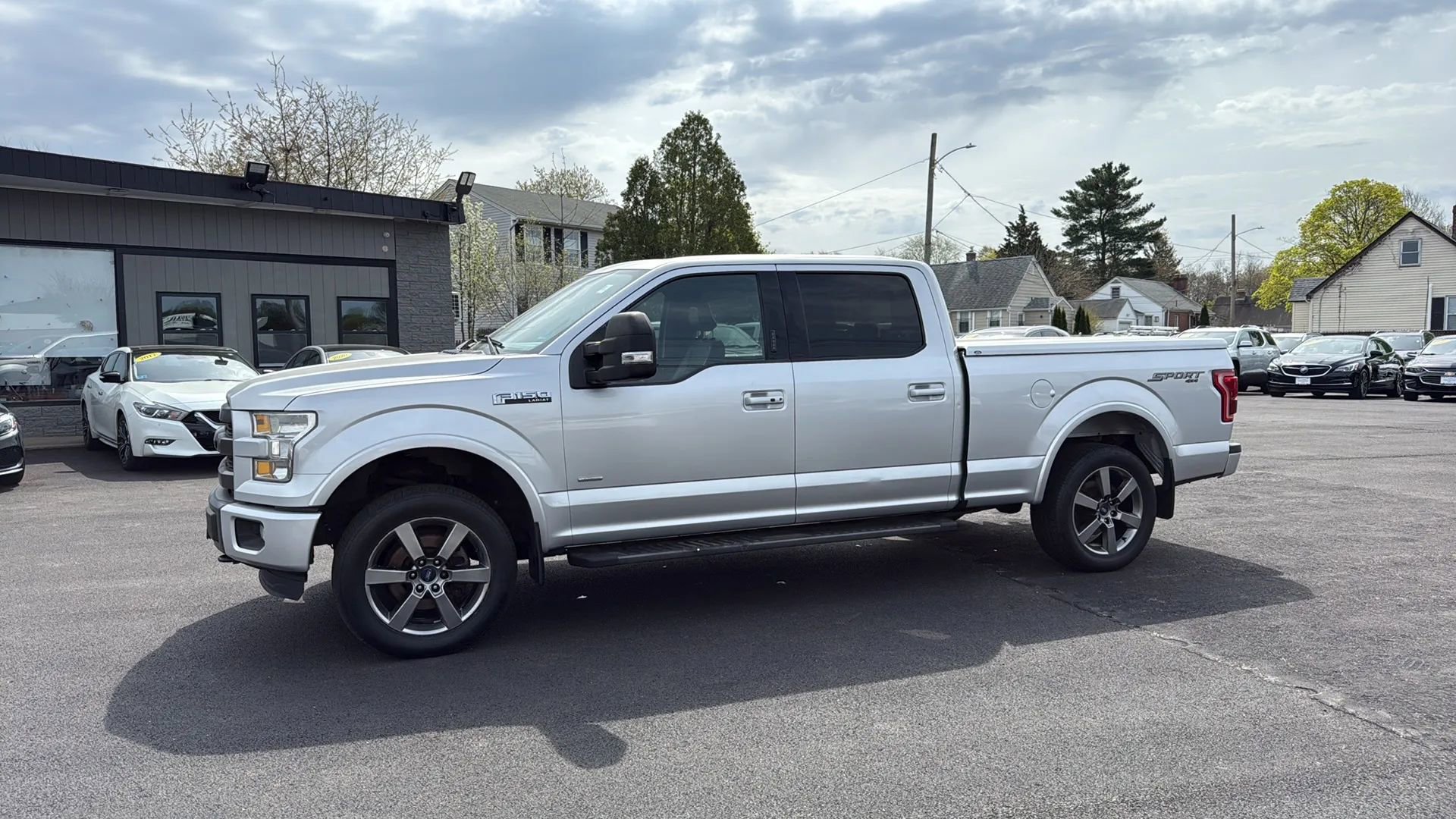 Used 2015 Ford F150 Lariat w/ Equipment Group 501A Mid image 4