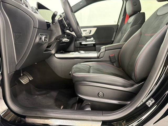 Used 2024 Mercedes-Benz GLA 35 AMG 4MATIC image 32