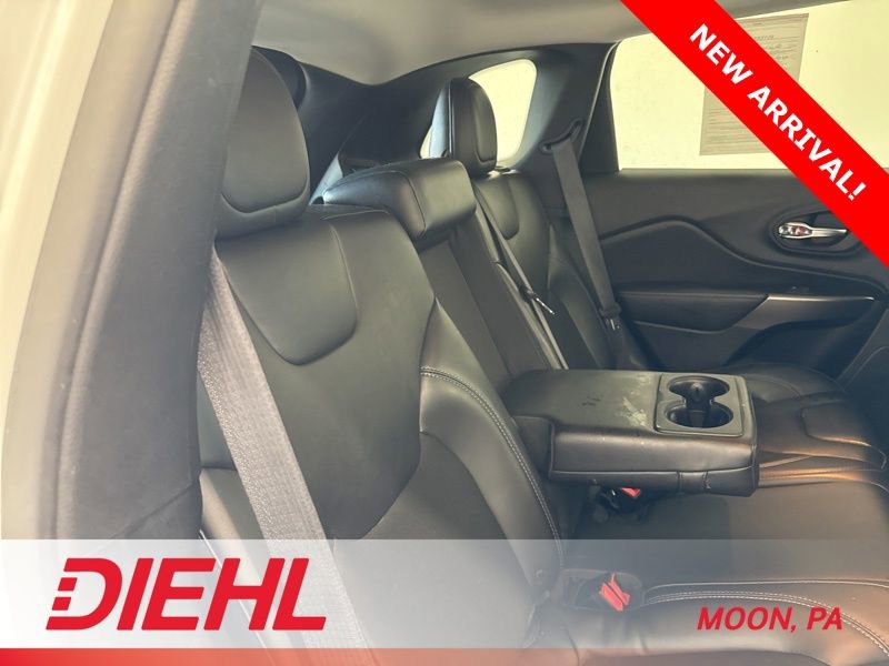 Used 2019 Jeep Cherokee Latitude Plus w/ Cold Weather Group AWD/4WD image 11