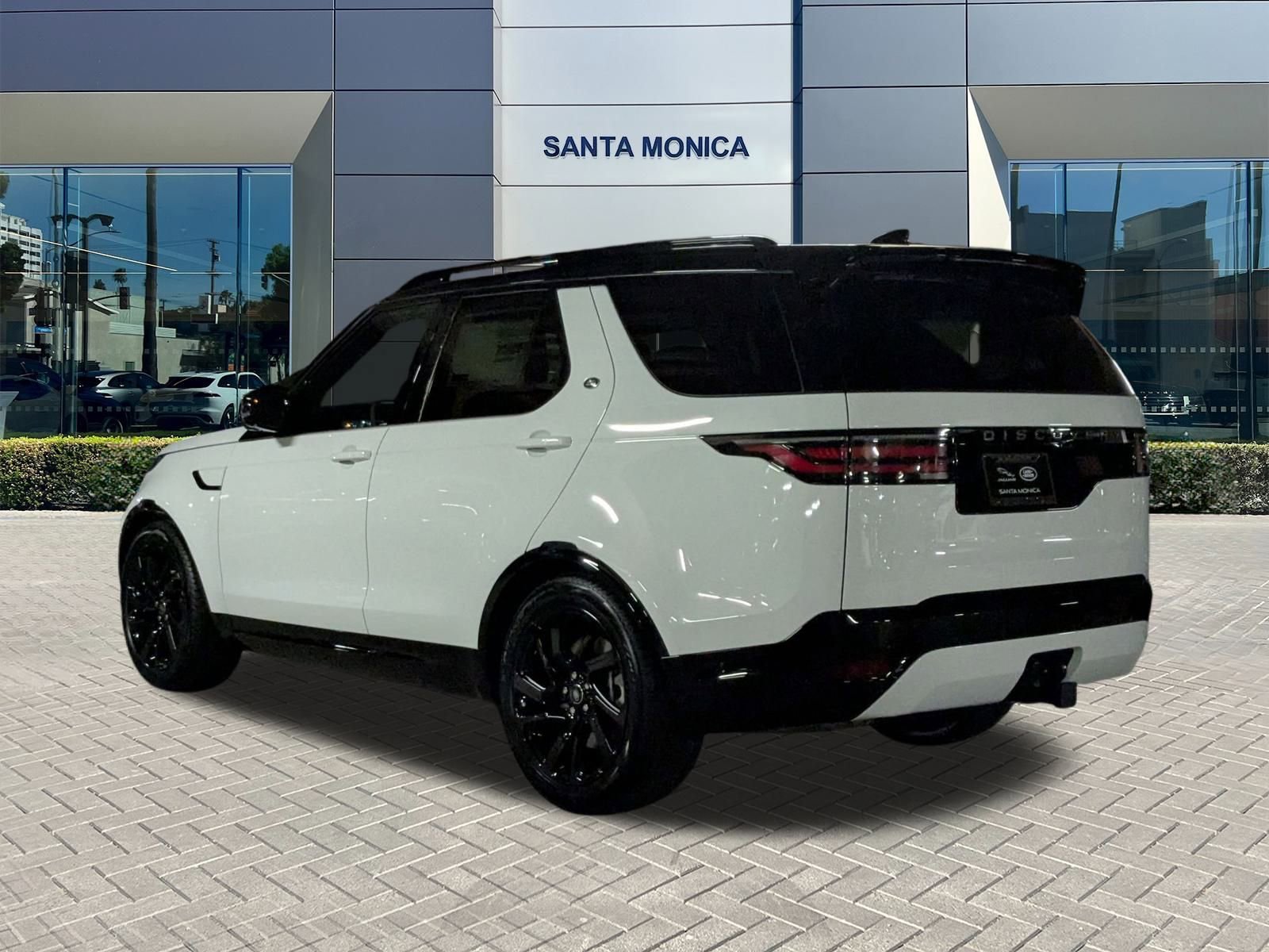 New 2025 Land Rover Discovery Dynamic SE image 9