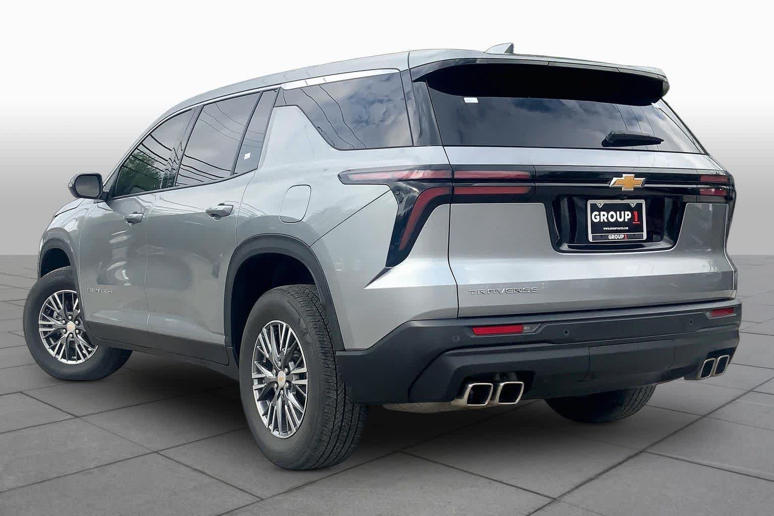 Used 2024 Chevrolet Traverse LS FWD image 12