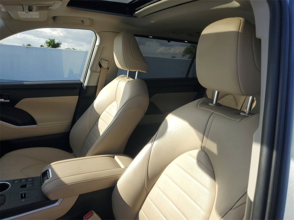 Used 2024 Toyota Highlander XLE image 18
