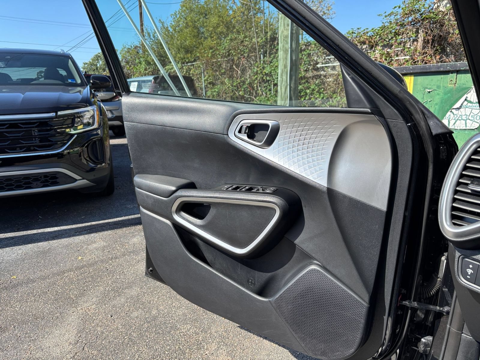 Used 2025 Kia Soul LX w/ LX Technology Package FWD image 18