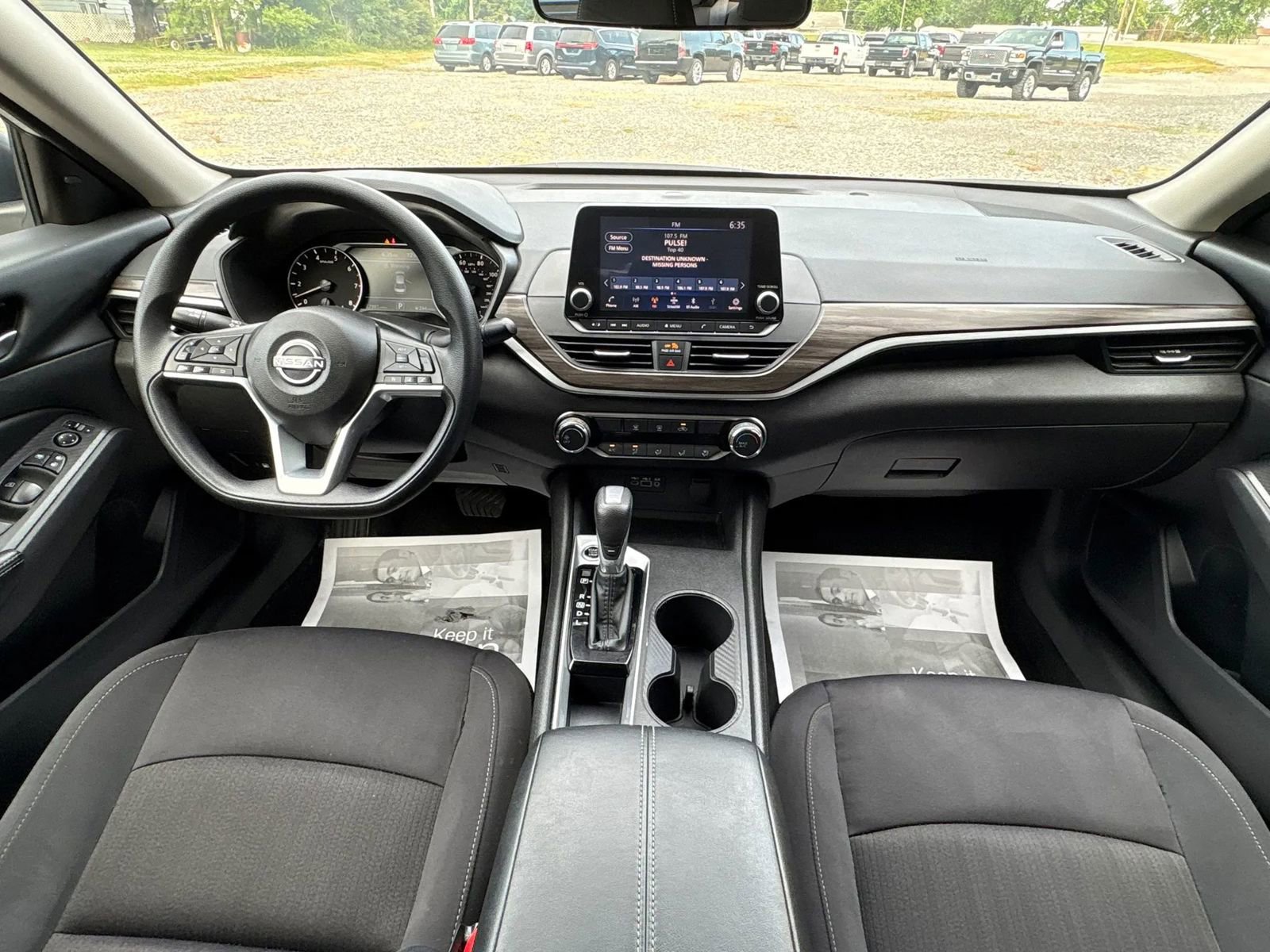Used 2025 Nissan Altima 2.5 SV FWD image 11